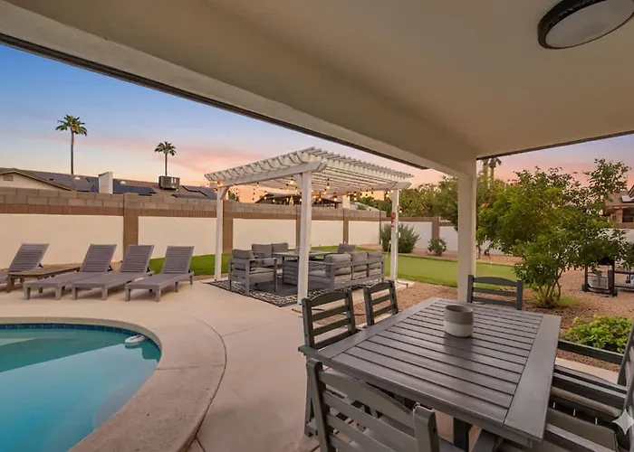Modern Retreat With Pool Putting Games Holiday home *
